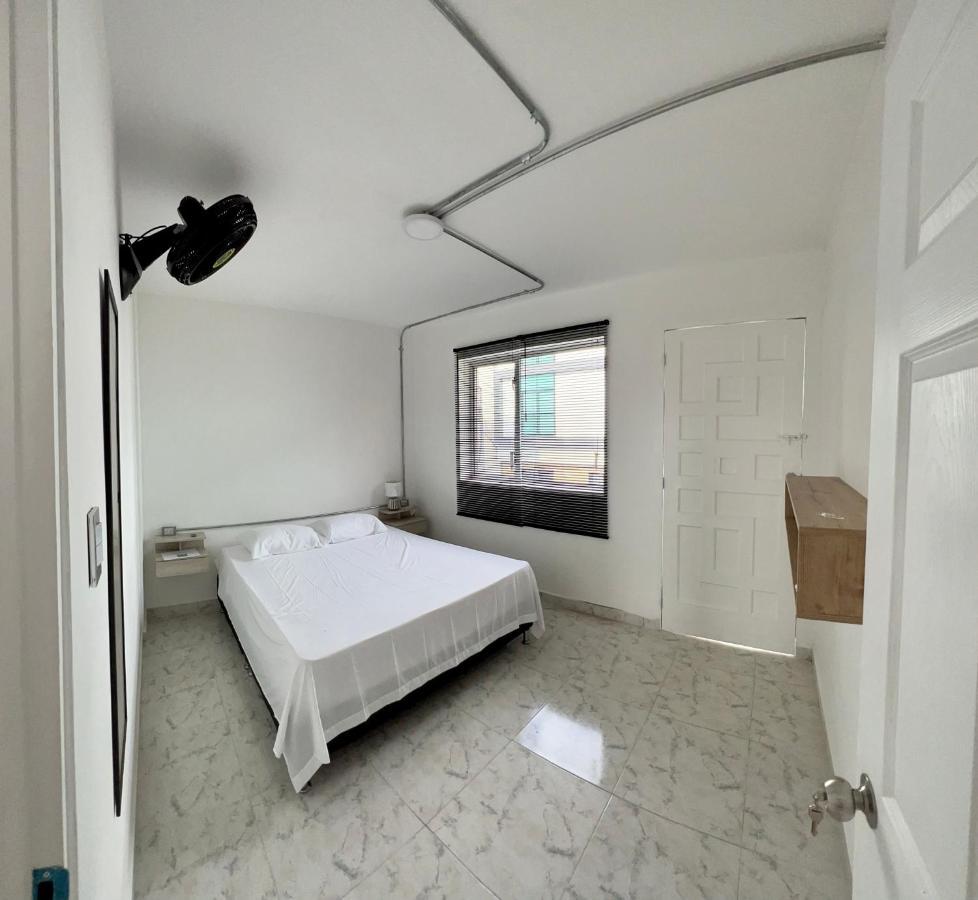 La Familia Hostel - Parque Poblado Medellín Kültér fotó
