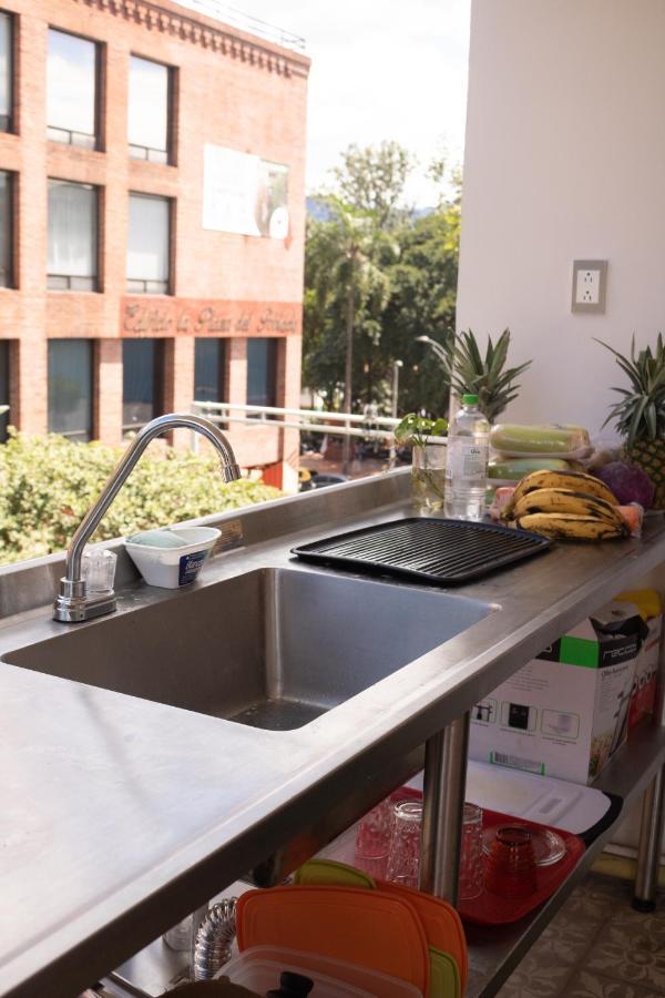 La Familia Hostel - Parque Poblado Medellín Kültér fotó