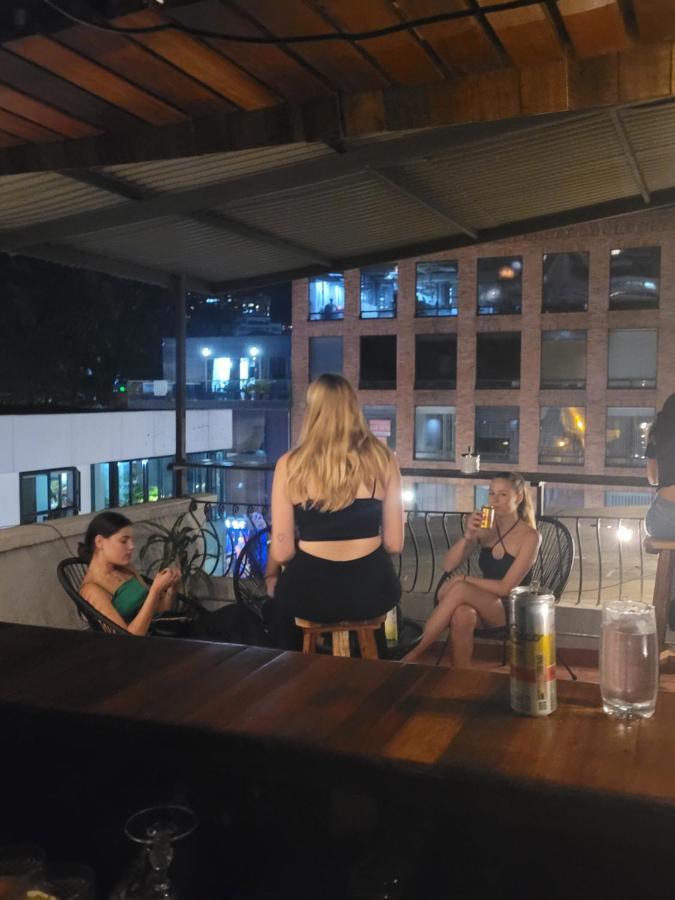 La Familia Hostel - Parque Poblado Medellín Kültér fotó